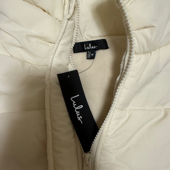 NWT Lulus Cropped Puffer Vest - Picture 6 of 6